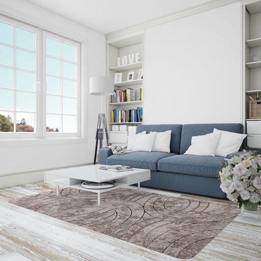 Covor modern abstract bej maro în living, ideal pentru sufragerie și dormitor