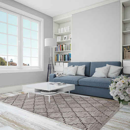 Covor modern geometric crem maro în living, ideal pentru sufragerie și dormitor