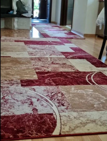 Covor modern geometric grena, vedere din unghi cu forme geometrice