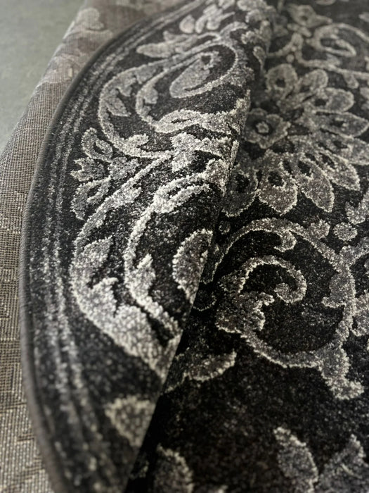 detaliu material covor modern gri indoit, flexibil si grosime confortabila