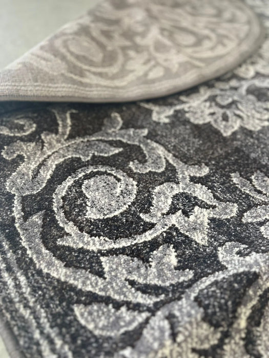 detaliu ornamental lateral gri antracit pe covor modern oval