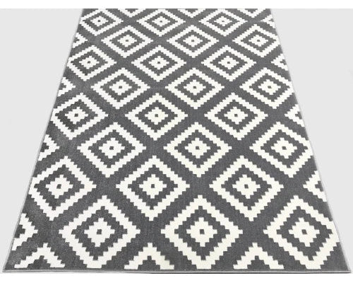 Covor modern gri pentru living cu model geometric elegant si finisaje de calitate.