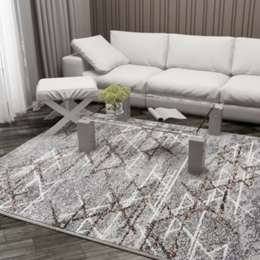 Covor modern gri cu model geometric abstract asezat in living luminos stil contemporan