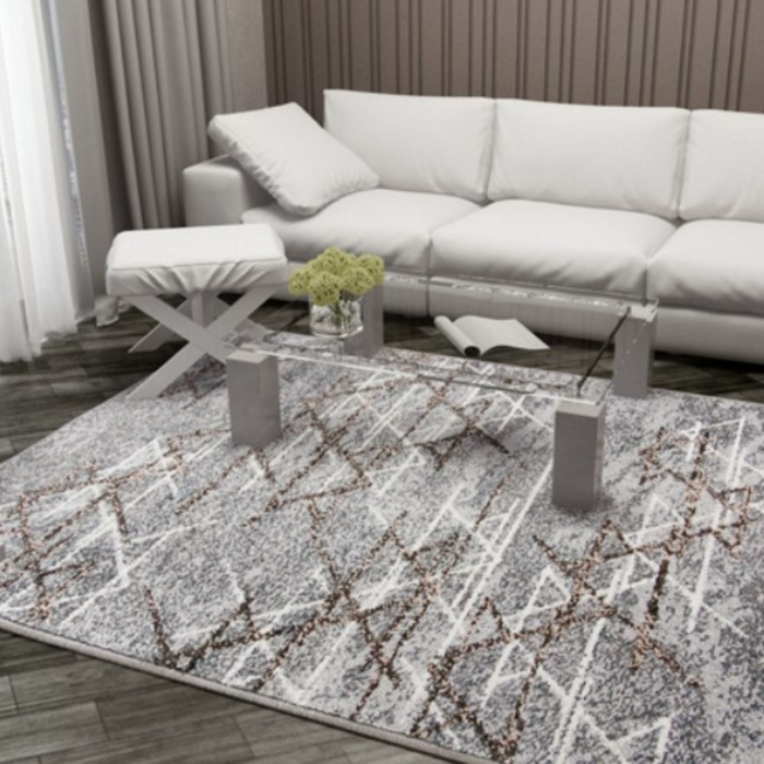 Covor modern gri cu model geometric abstract asezat in living luminos stil contemporan