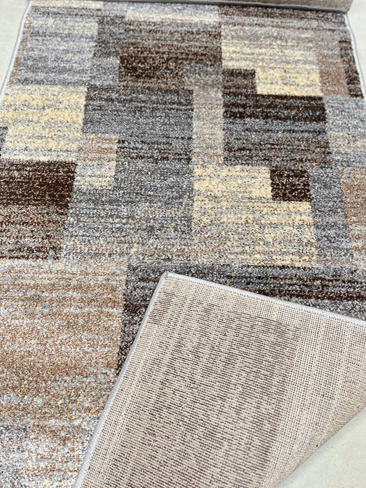 Covor modern gri maro cu fir scurt si structura rezistenta
