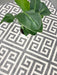 Covor modern gri cu model geometric pentru living design contemporan