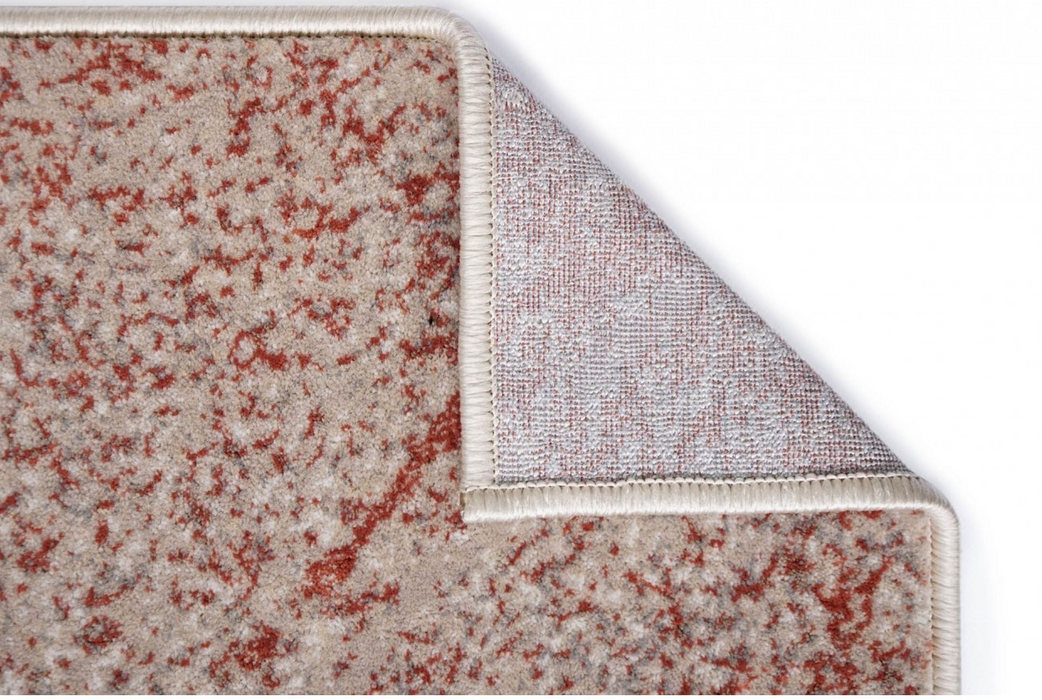 Colt indoit covor modern bej grosime medie material flexibil si rezistent la trafic