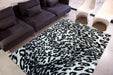 Covor modern alb si negru cu imprimeu leopard, ideal pentru decoruri moderne si sofisticate.