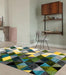 covor modern pentru living cu model geometric triunghiuri verde galben albastru ideal pentru decor elegant si confort zilnic