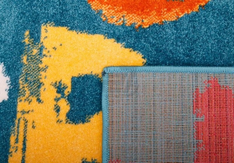 Covor modern pentru copii cu litere colorate, ideal pentru camera copiilor si spatii de joaca