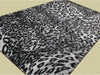 Covor modern pentru living cu imprimeu leopard si design elegant pentru amenajari contemporane.