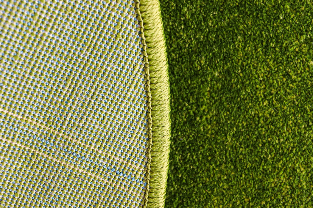 Detaliu finisaj premium pentru covor modern verde, confortabil si usor de intretinut
