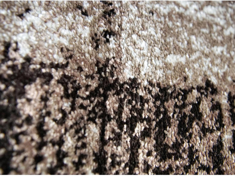 Textura covor oval modern bej maro cu fibre dense si moi, confortabil la atingere si usor de intretinut