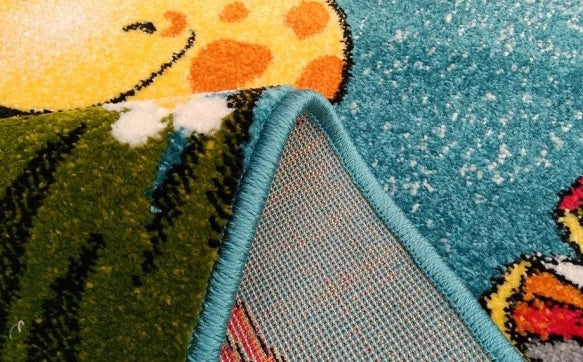 Covor pentru camera copiilor cu flori colorate si girafa pentru decor vesel