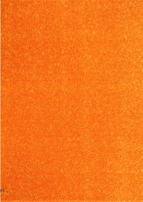 Detaliu covor portocaliu textura moale si fina, covor modern pentru living si dormitor, rezistent si usor de intretinut