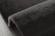 Covor pufos gri inchis tip blanita, textura moale si placuta, ideal pentru utilizare zilnica in living