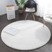 Covor rotund alb pufos tip blanita, moale si confortabil, perfect pentru living sau dormitor modern