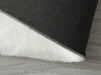 Covor rotund alb pufos pentru living, tip blanita, gros si confortabil, ideal pentru decor elegant