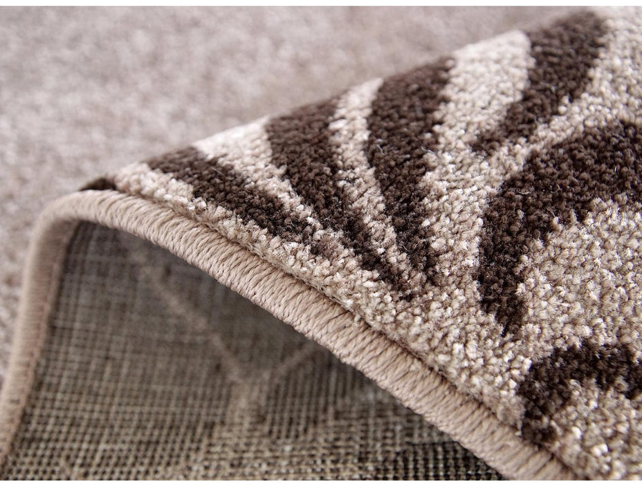 Spate covor bej maro cu stabilitate sporita pe podea