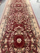 Covor traversa grena cu model ornamental clasic pentru interior elegant