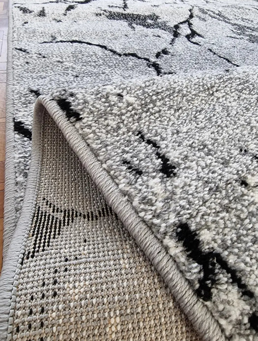 Textura traversa covor gri pentru hol si living, material rezistent si usor de intretinut