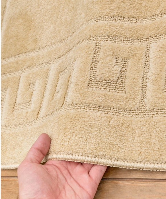 detaliu covor baie bej textura moale covoras baie modern pentru baie