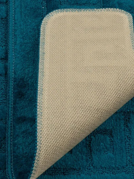 detaliu covor baie turcoaz model geometric covoras baie modern pentru baie