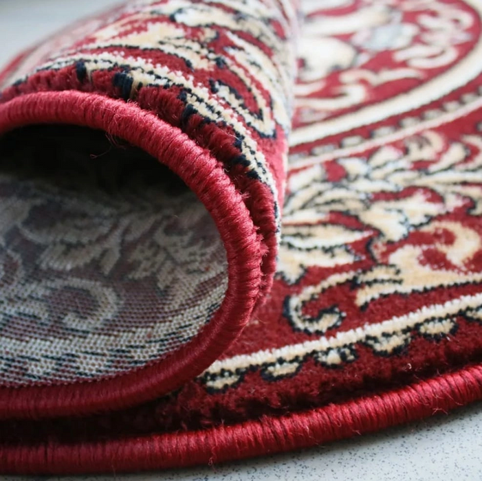 Detaliu covor bisericesc rotund, culoare grena