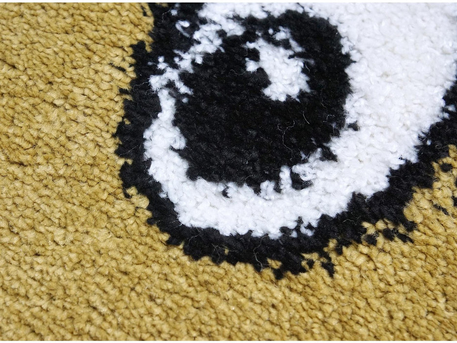 detaliu covor copii galben smile material pufos moale si placut la atingere