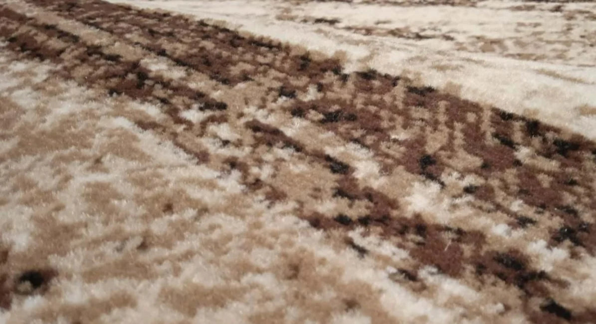 Detaliu covor modern maro bej cu textura fina si aspect elegant