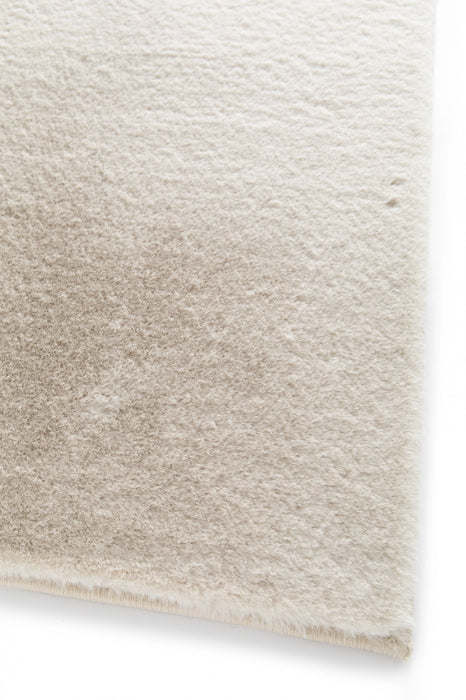 detaliu covor pufos crem blanita iepure textura fina covor moale pentru living si dormitor