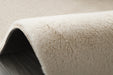 detaliu covor pufos crem blanita iepure textura fina covor moale pentru dormitor si living