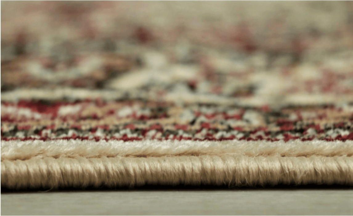 Detaliu finisaj covor clasic bej maro