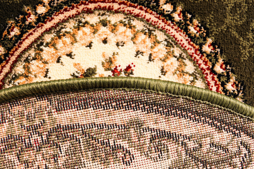 Detaliu finisaj și cusătură pe covor clasic verde