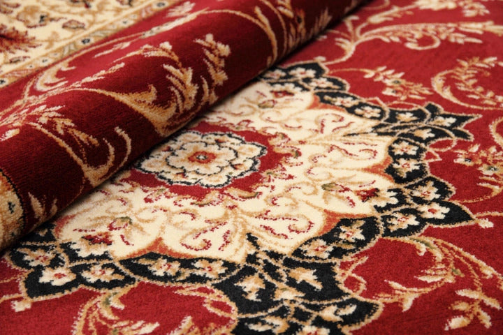 Detaliu margine și bordură decorativă covor clasic grena