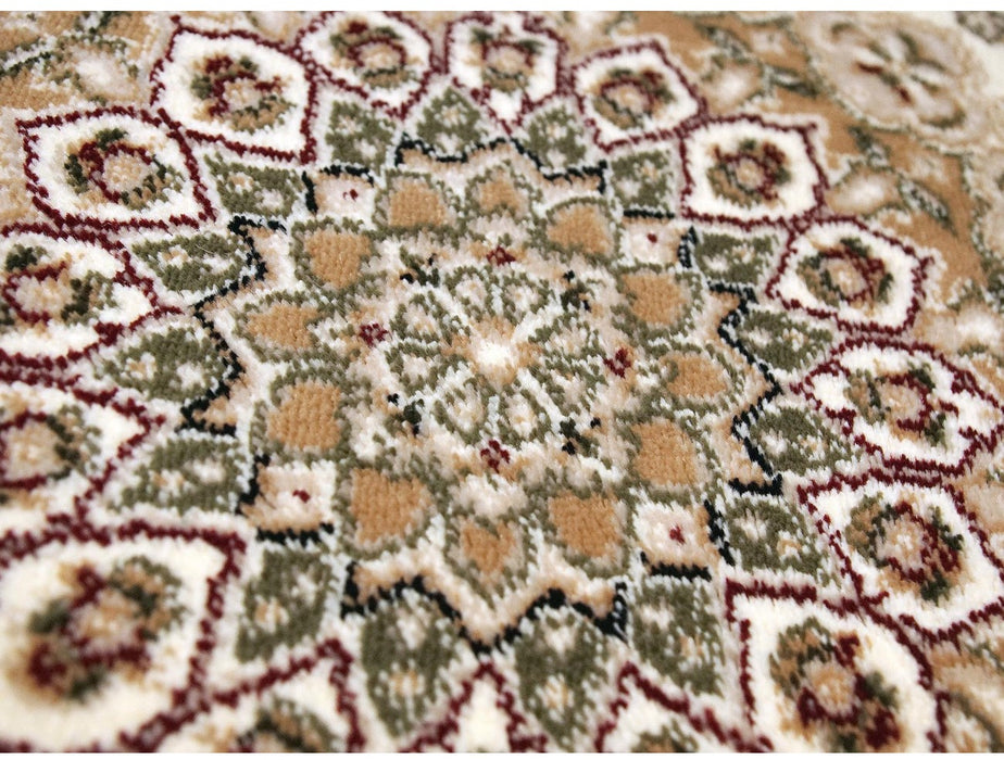 Detaliu model floral pe covor clasic bej crem