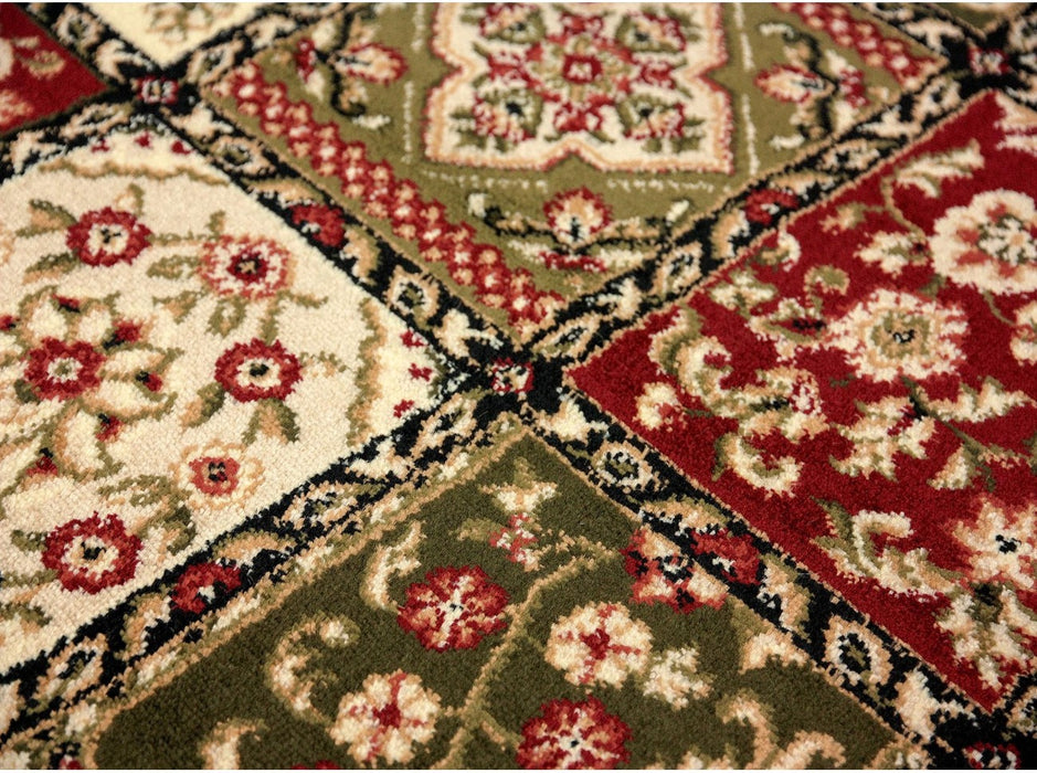 detaliu model patchwork pe covor clasic multicolor