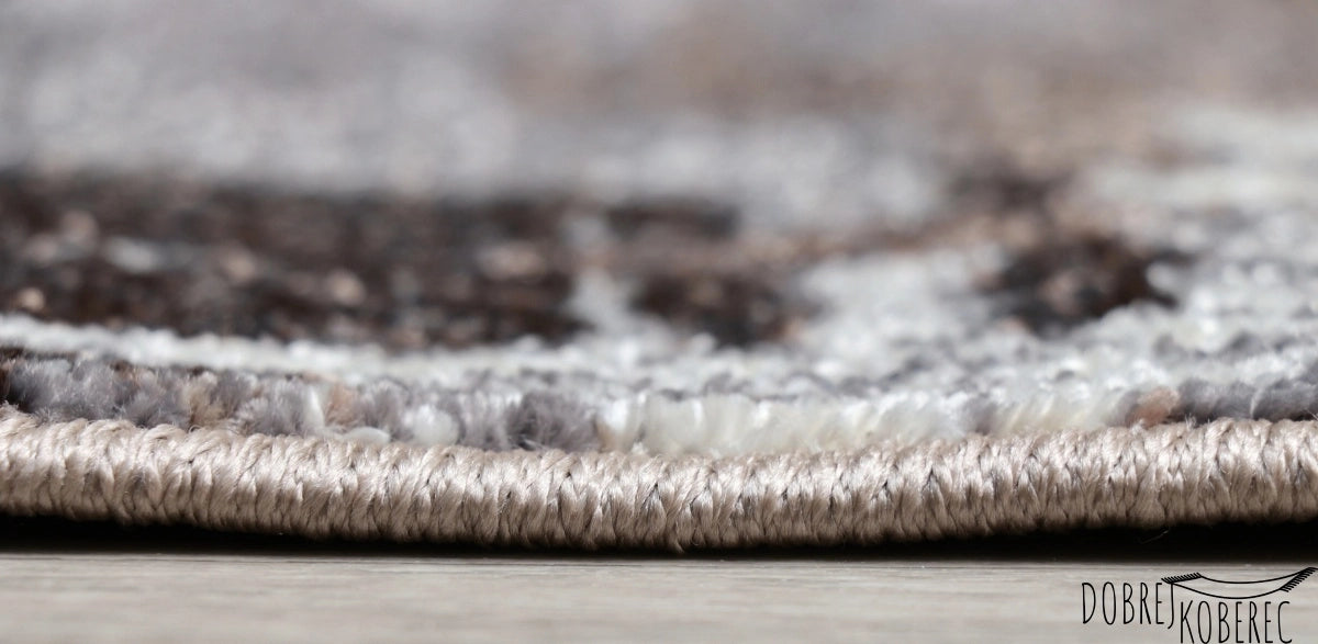 detaliu-suprafata-covor-modern-gri-maro
