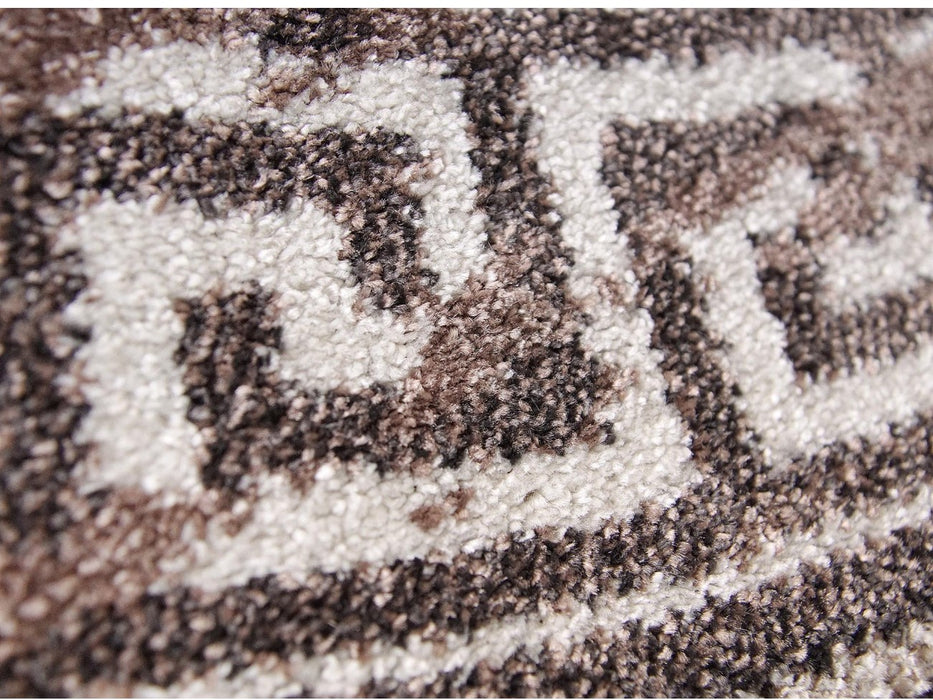 Detaliu textură și model abstract pe covor modern bej maro