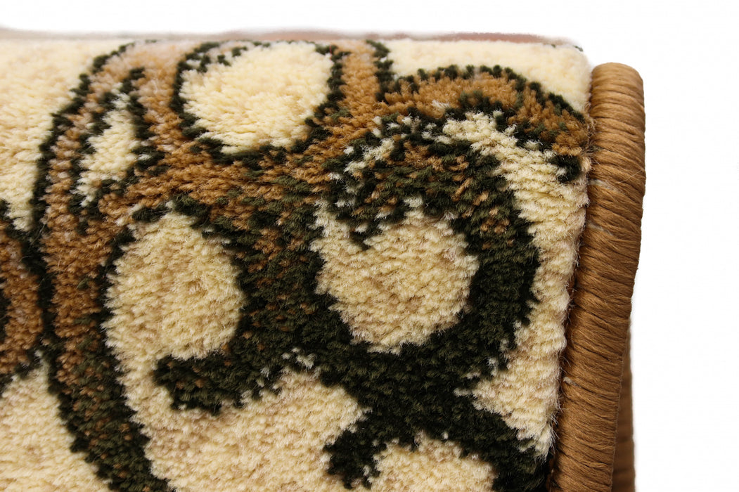 Detaliu textură covor modern floral bej