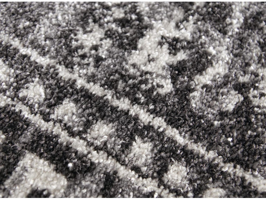 Detaliu textură moale și model abstract pe covor modern gri închis