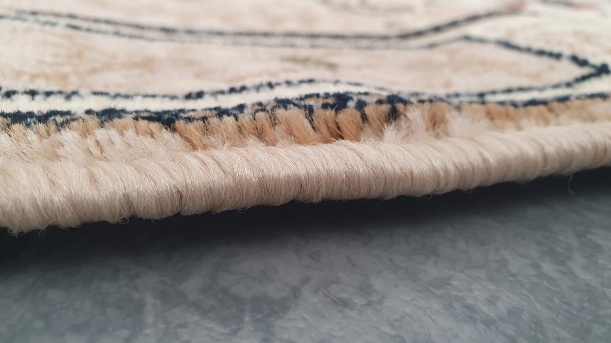 detaliu textura si grosime covor clasic Lotos 542