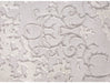 Detaliu traversa alba cu textura fina si design modern