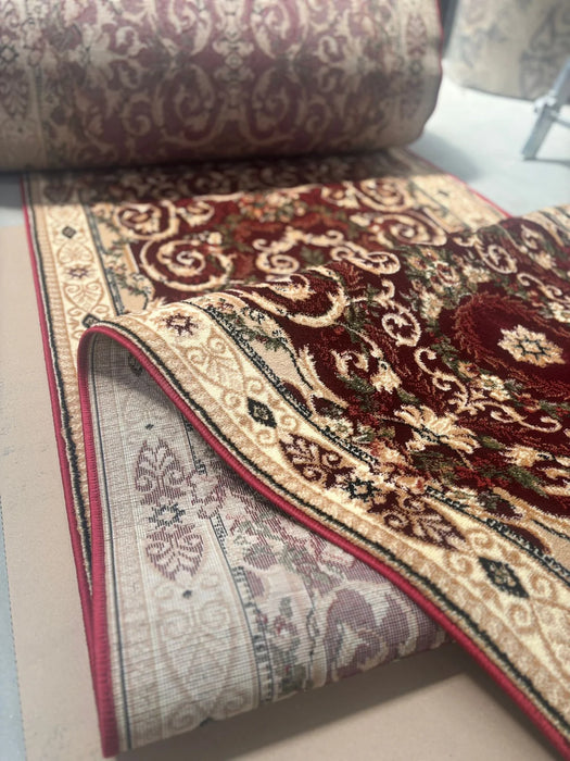Detaliu model floral traversa grena cu textura densa si rezistenta