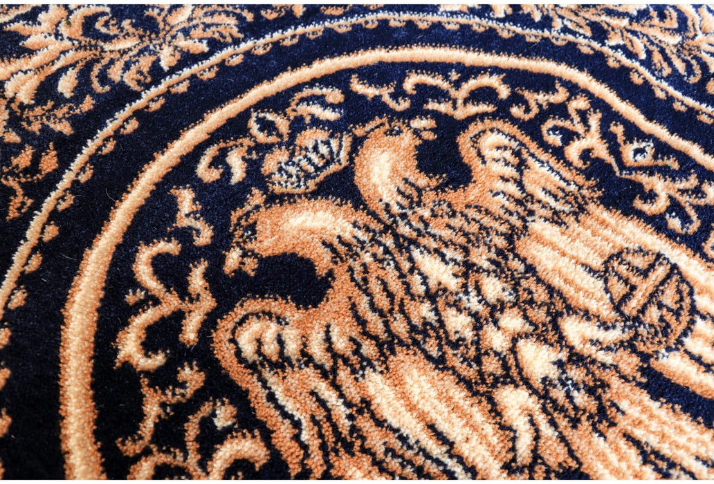 Detaliu vultur bicefal pe covor bisericesc albastru inchis