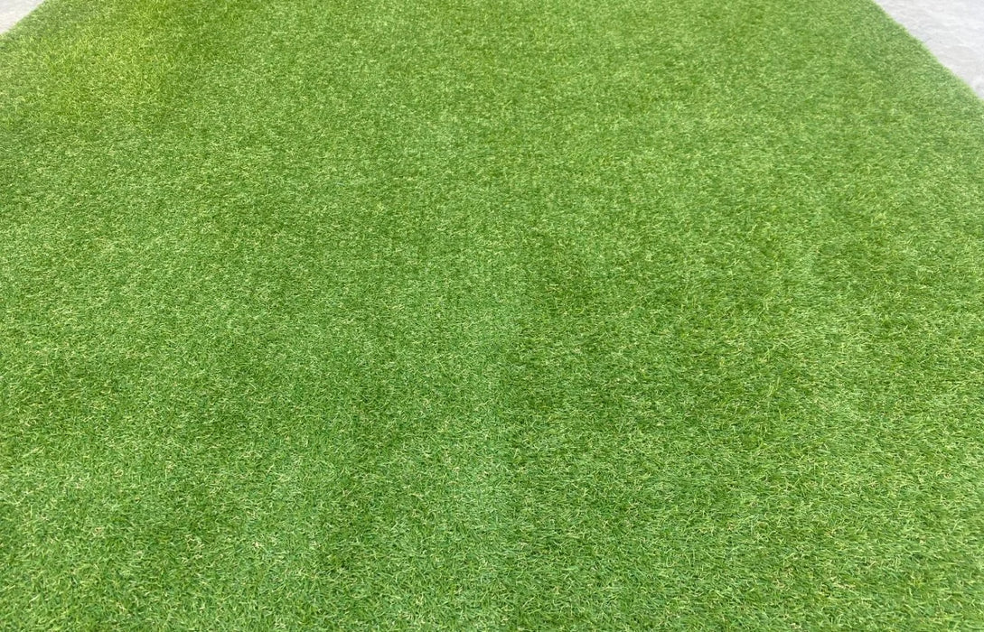 textura gazon artificial 20 mm verde fir dens aspect natural gazon artificial pentru gradina si terasa