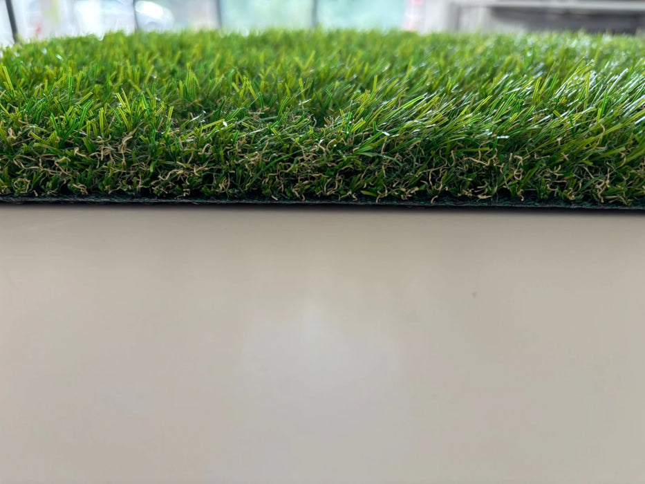 Gazon artificial 25 mm pentru balcon si terasa covor iarba artificiala