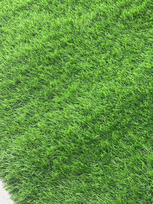 Textura apropiata gazon artificial 30 mm verde, covor iarba artificiala pentru terasa