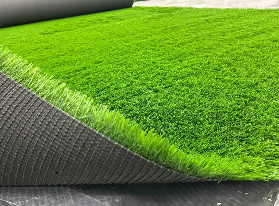 Montaj gazon artificial 40 mm verde pentru curte terasa si gradina