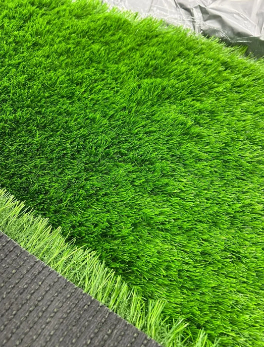 Gazon artificial verde natural 40 mm pentru gradina terasa balcon si curte